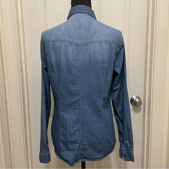 American Rag Denim Button-Up Shirt Medium Wash w/ Studded‎ Collar Women’s Small - Picture 4 of 8